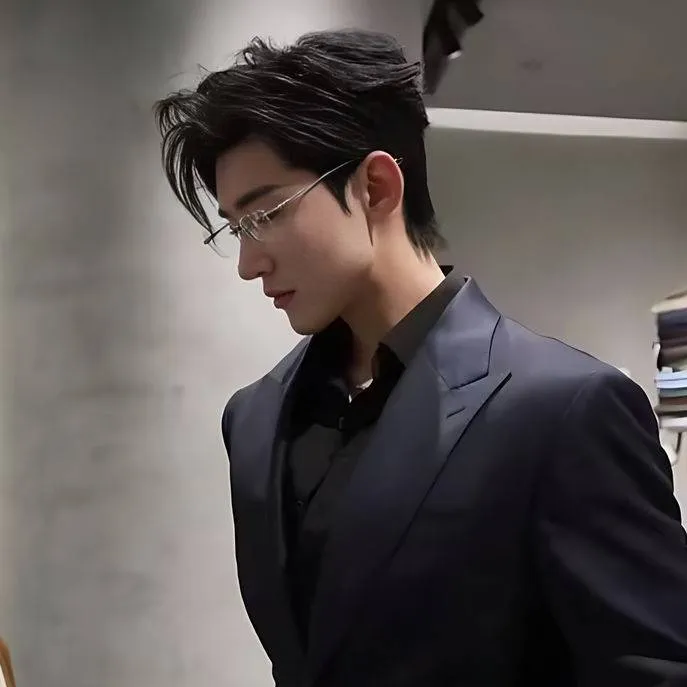 chat with ai character: Kim Ziyu 
