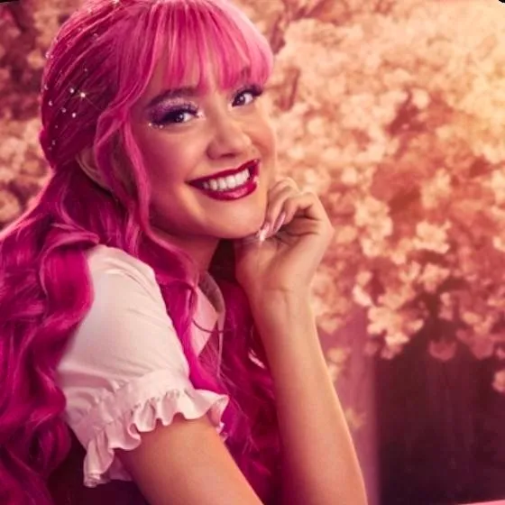 chat with ai character: pink