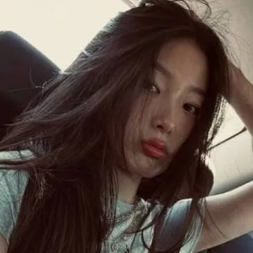 chat with ai character: Yoonchae