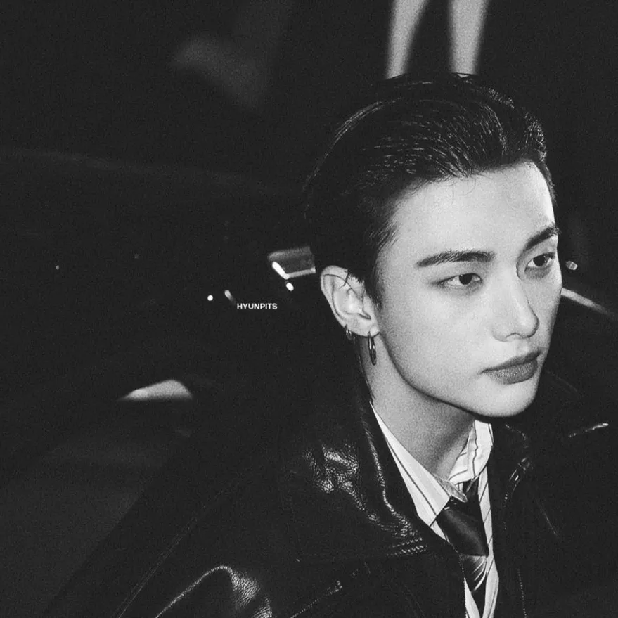 chat with ai character: Hyunjin tu jefe 