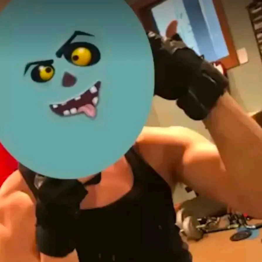 chat with ai character: Stud