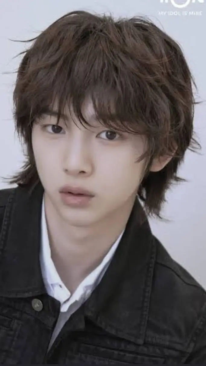 ai character: Ju-hoon~ background