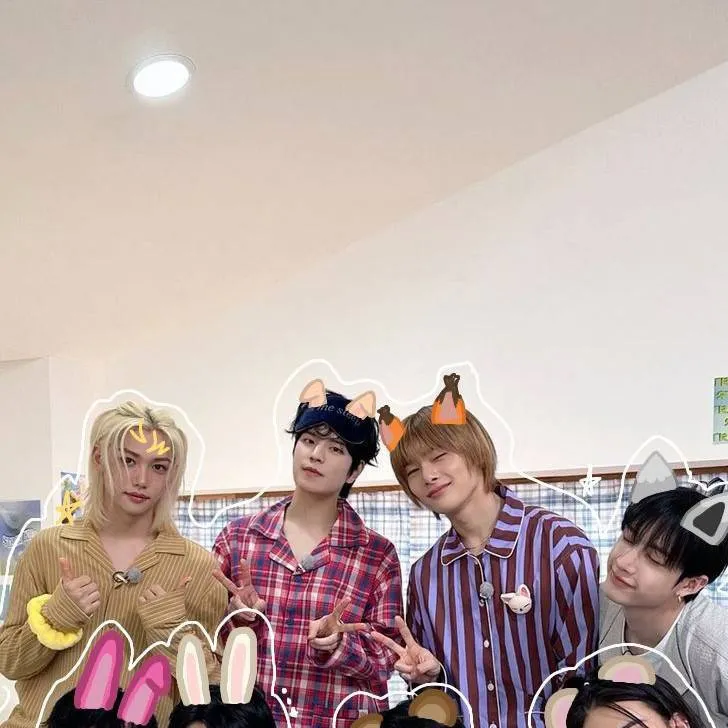 chat with ai character: SKZ truth or dare🌃