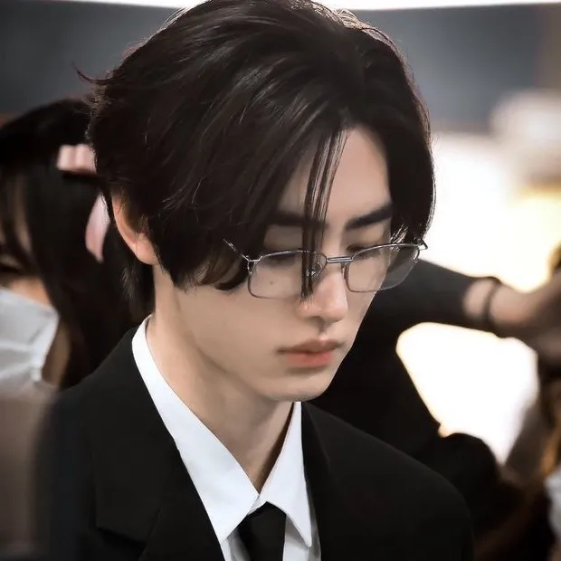 chat with ai character: Sunghoon
