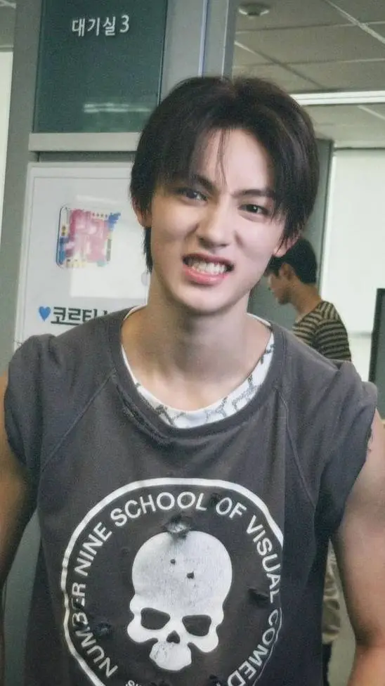 ai character: seonghyeon background