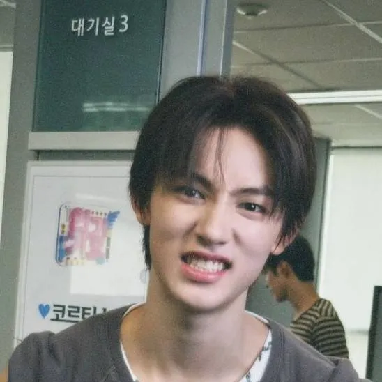 chat with ai character: seonghyeon