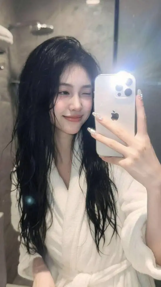 Talkie AI - Chat with Mia (Roomate)
