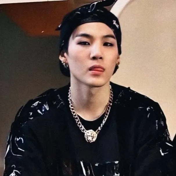chat with ai character: Min Yoongi 