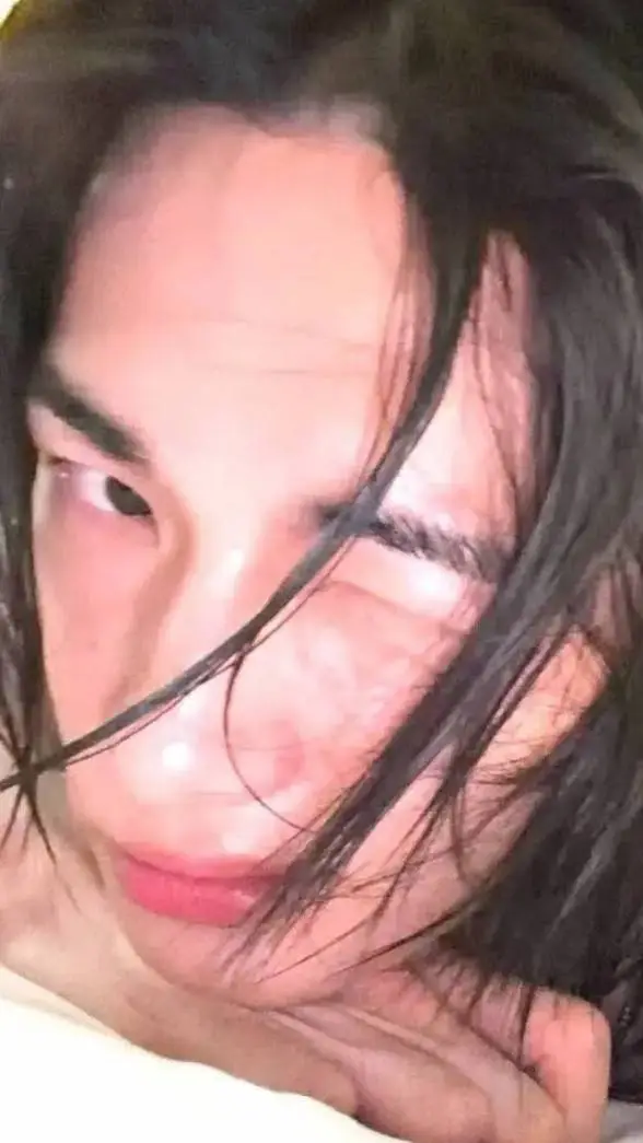 ai character: Hyunjin  background