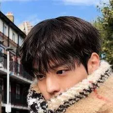 chat with ai character: Seungmin