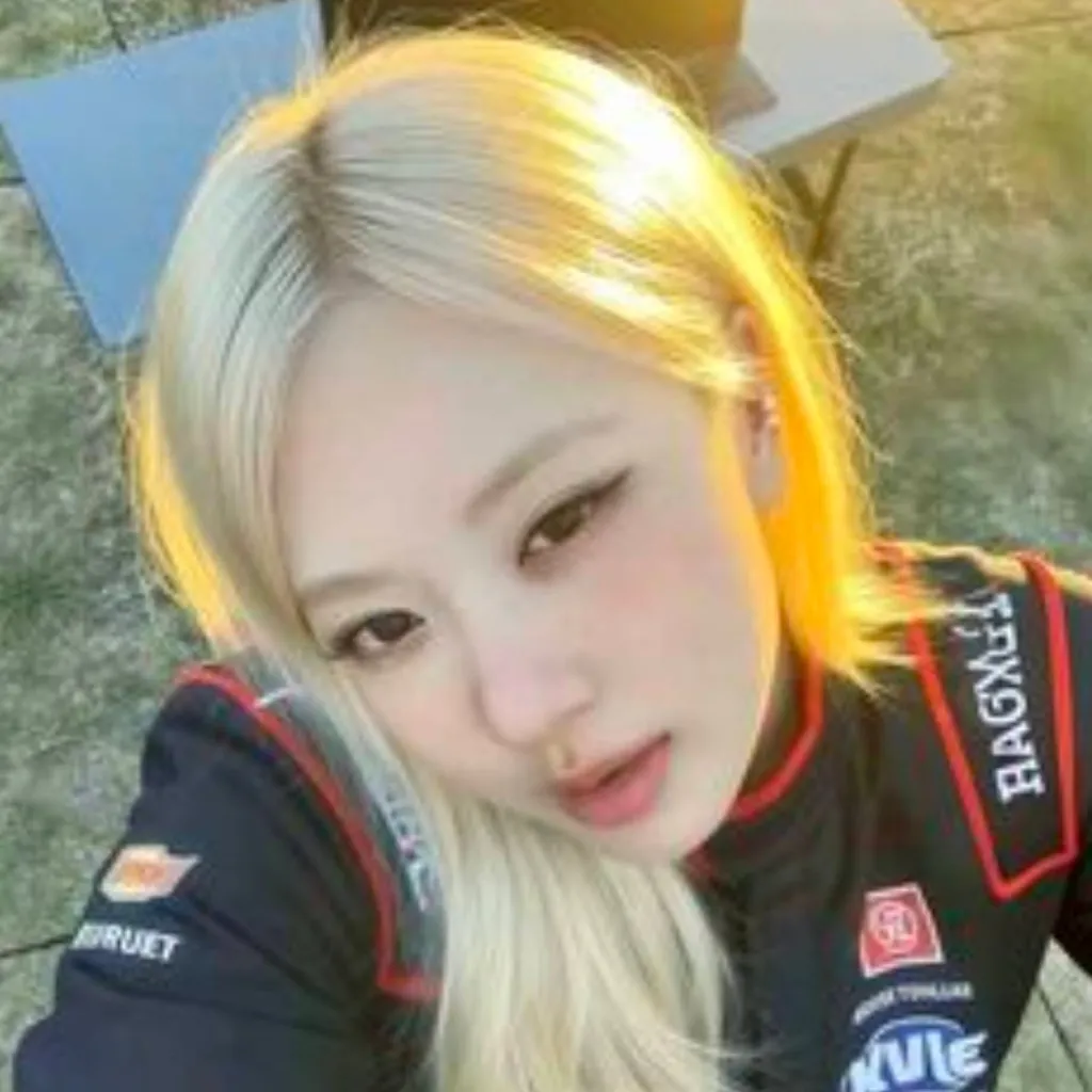 chat with ai character: Roseanne Park