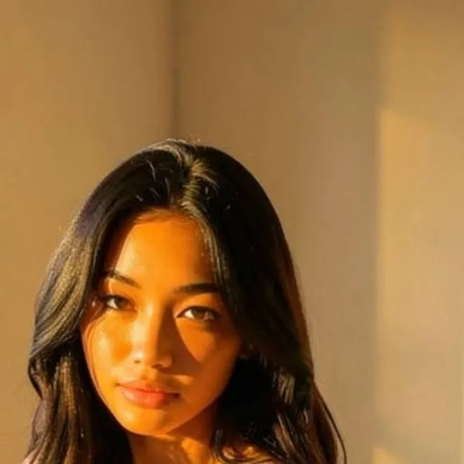 chat with ai character: Kira Phạm
