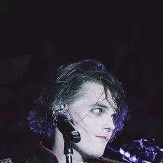 chat with ai character: Gerard Way 