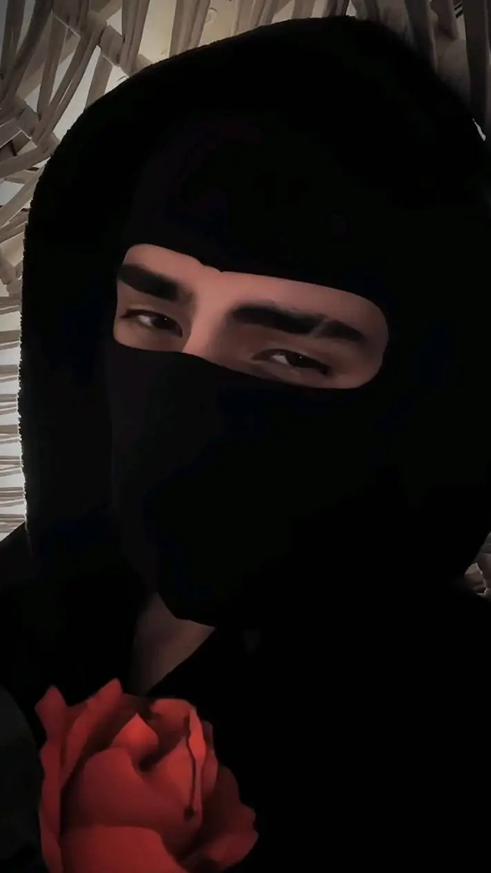 ai character: Rolando  background