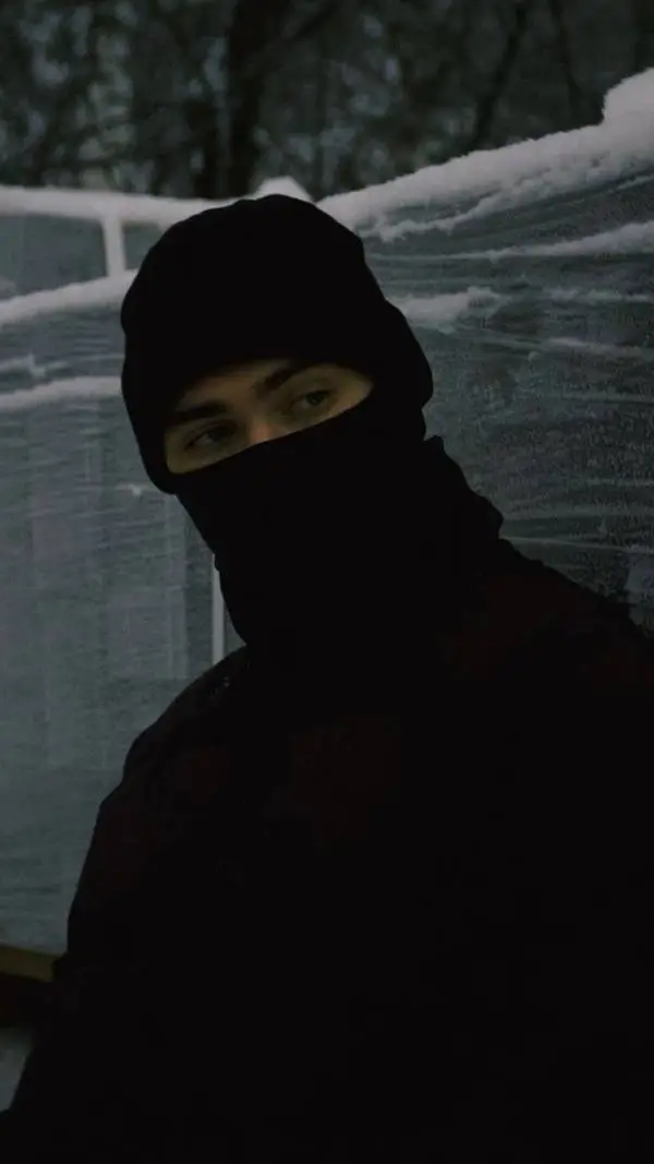 ai character: Maikol  background