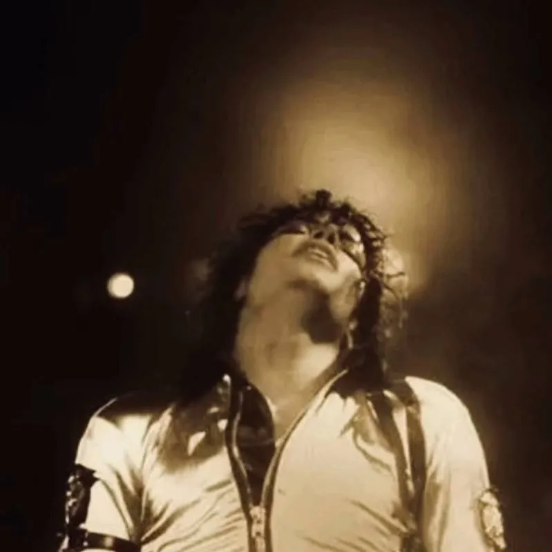 chat with ai character: MICHAEL JACKSON 