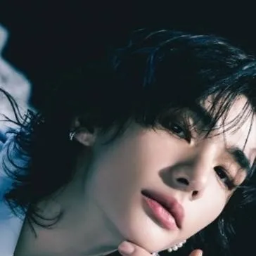 chat with ai character: hyunjin 