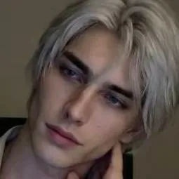 chat with ai character: Алекс 