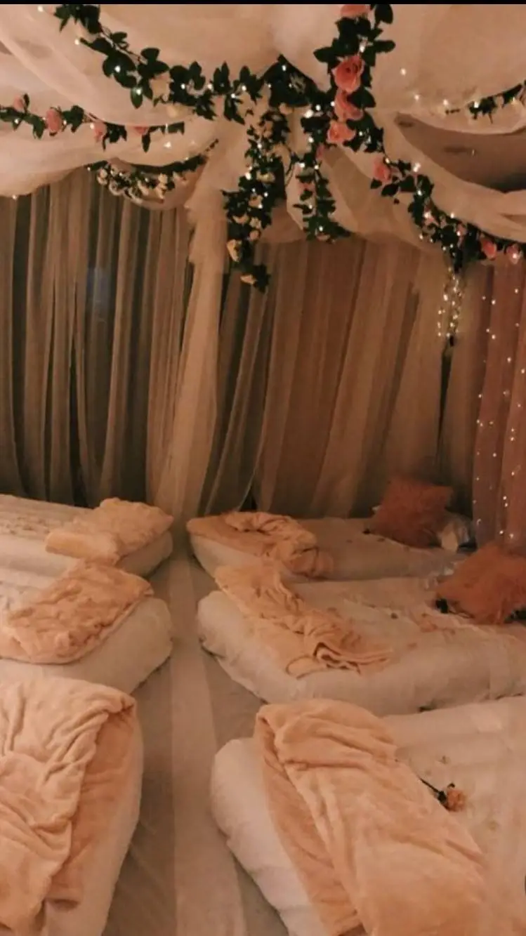 ai character: sleepover ❦ background