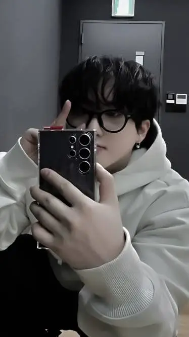 ai character: changbin  background
