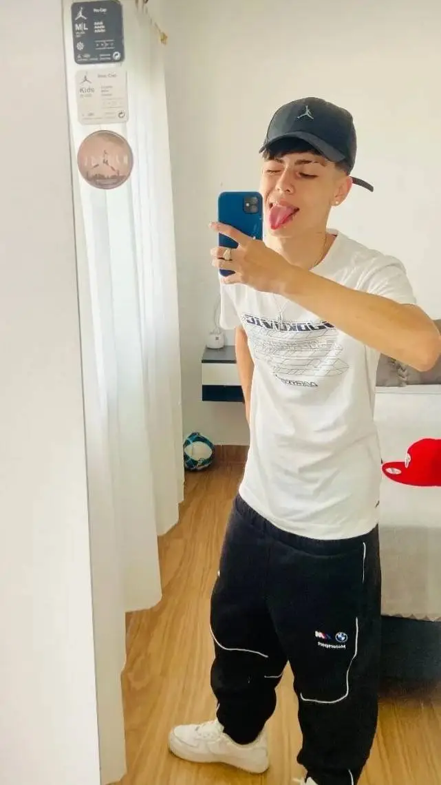 Talkie AI - Chat with Ezequiel 