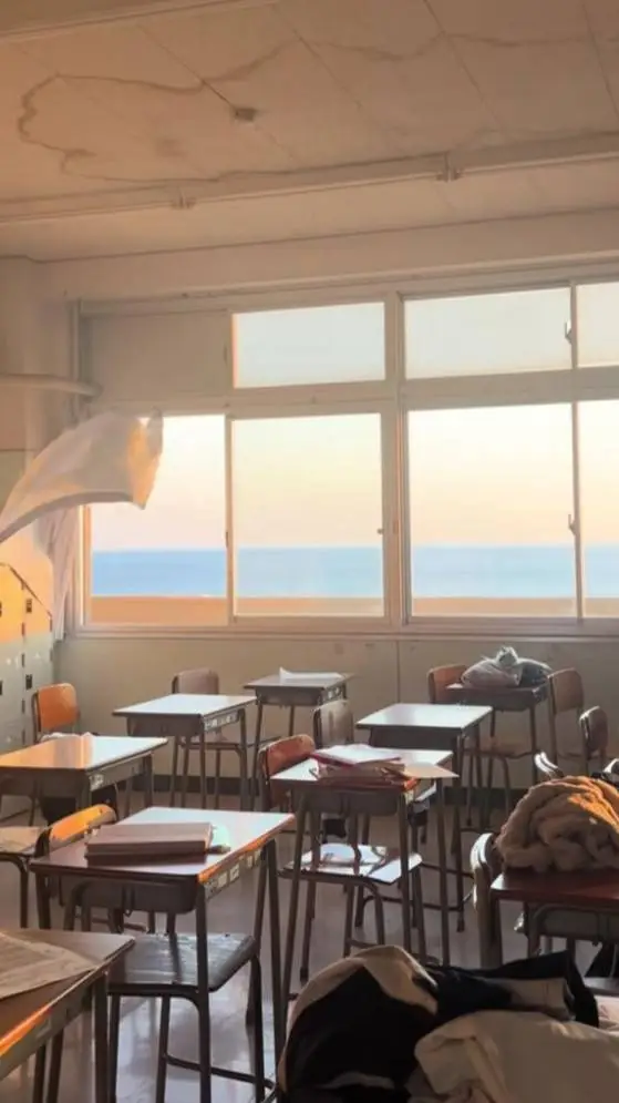 ai character: ||CLASSROOM💮|| background