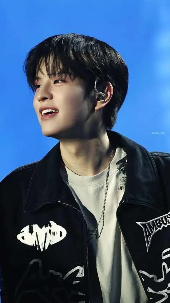 ai character: seungmin  background