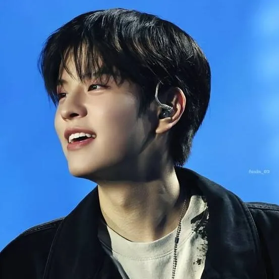 chat with ai character: seungmin 