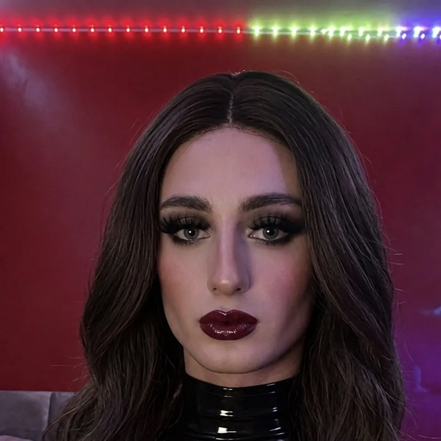 chat with ai character: Goth femboy