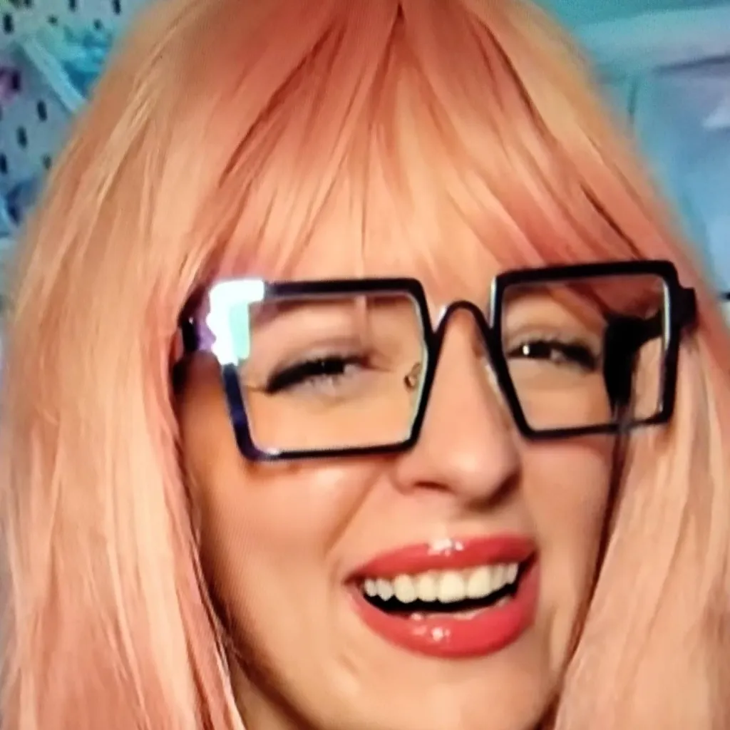 chat with ai character: Chelsea