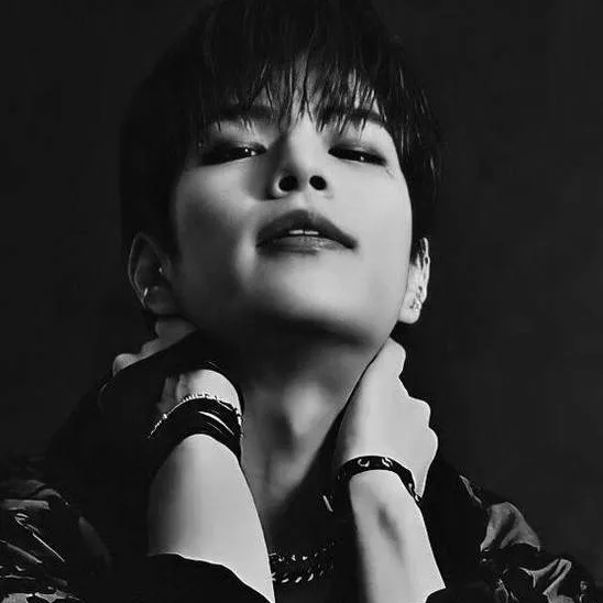chat with ai character: Seungmin