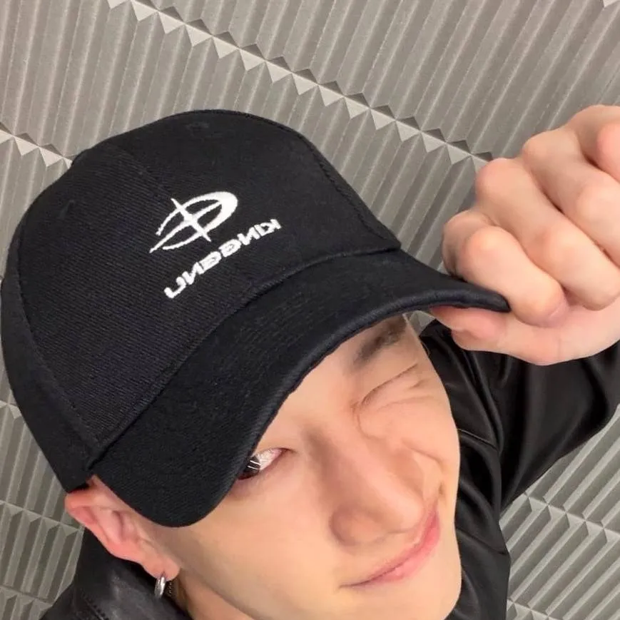 chat with ai character: BangChan 