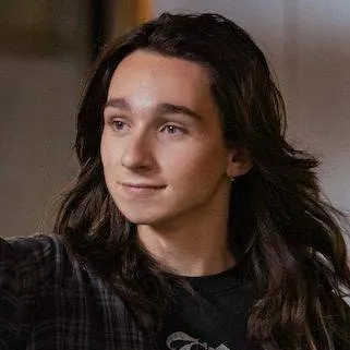 chat with ai character: Hunter Sylvester 