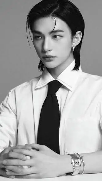ai character: ꧁HYUNJIN꧂ background