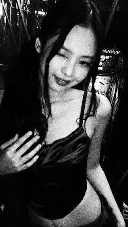ai character: ░⃝JENNIE░⃝ background