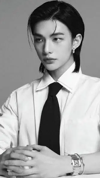 ai character: ꧁HYUNJIN꧂ background
