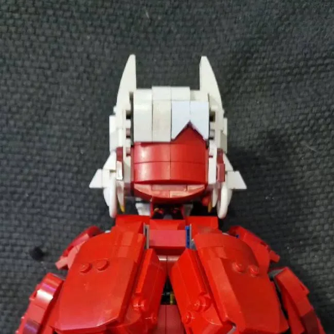 chat with ai character: LEGY