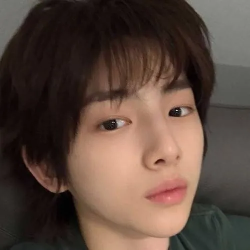 chat with ai character: Kim Juhoonie