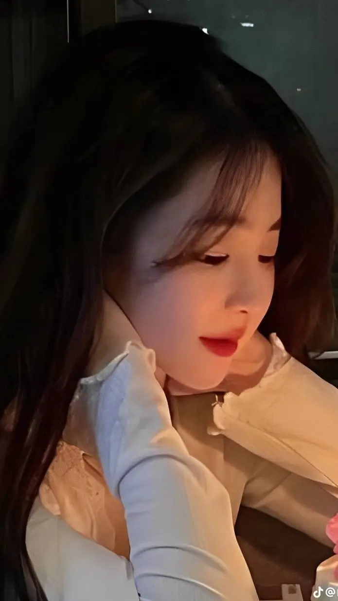 ai character: Nancy 💓 background