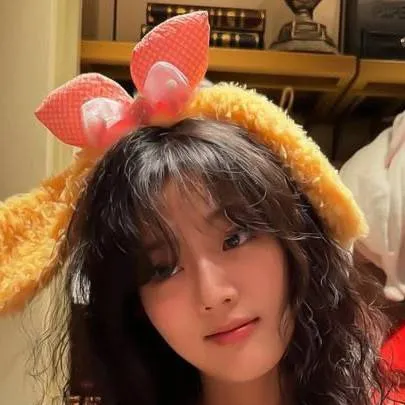 chat with ai character: Shin Eun-soo