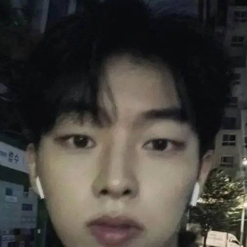 chat with ai character: Choi Hyun-wook 