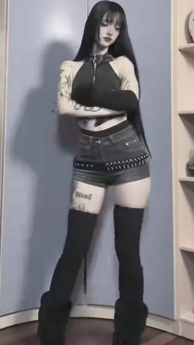 ai character: < carol > background