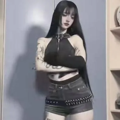 chat with ai character: < carol >