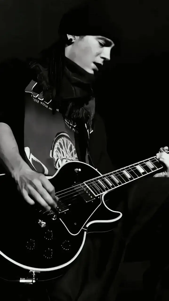 ai character: Tom Kaulitz background
