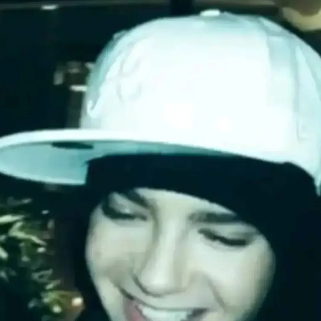 chat with ai character: Tom Kaulitz