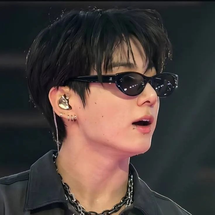 chat with ai character: Jungkook