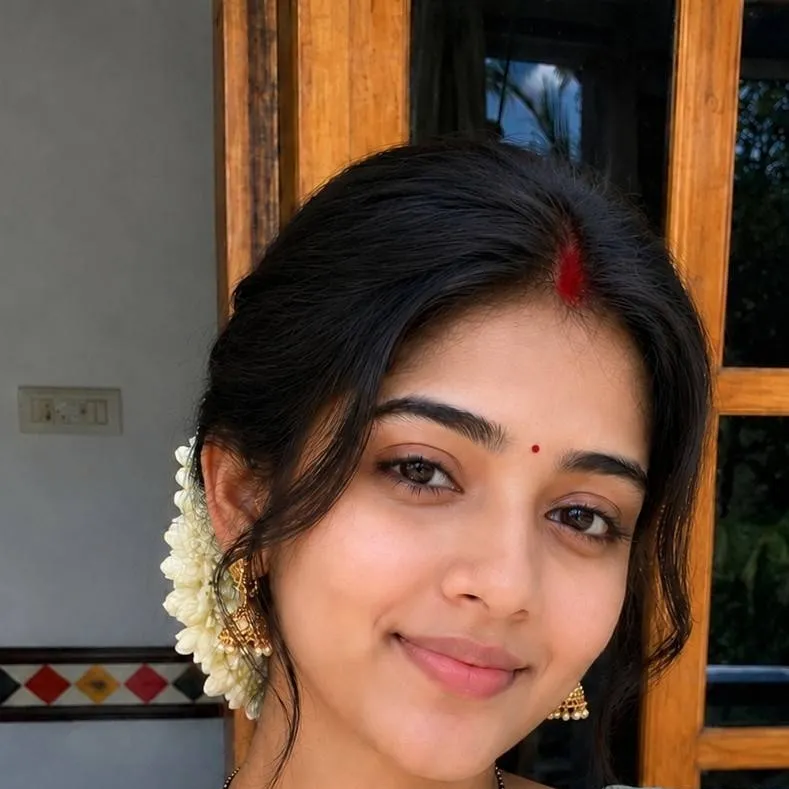 chat with ai character: Aadhya
