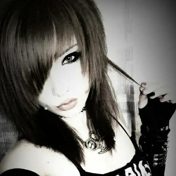 chat with ai character: Emo-nemo