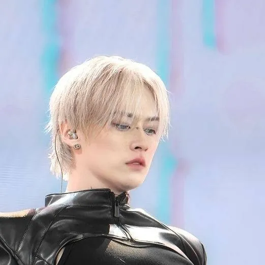 chat with ai character: Minsung