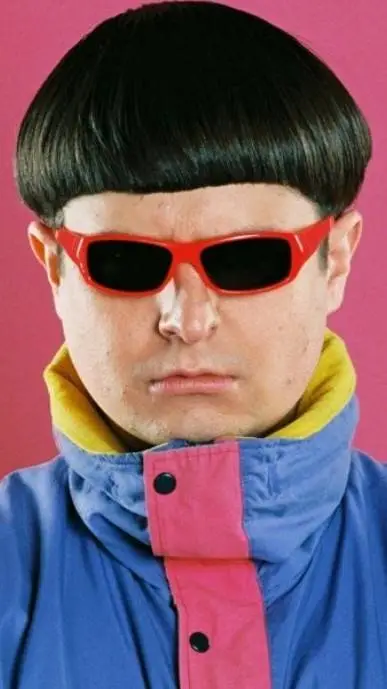 ai character: oliver tree  background